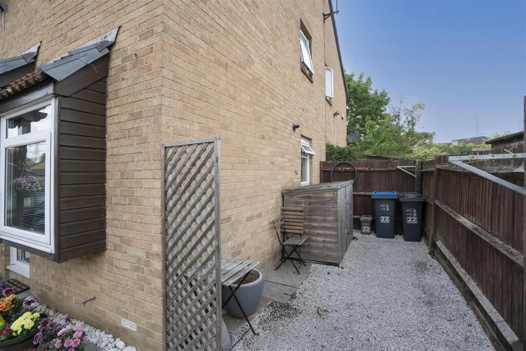 1 bedroom end of terrace house for rent