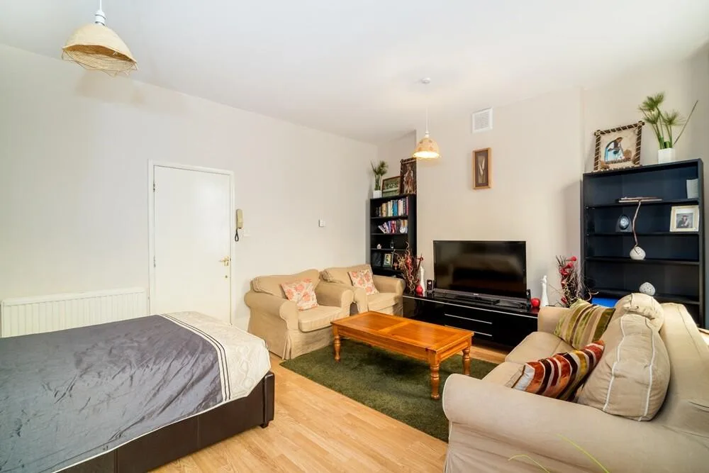 Studio flat for rent