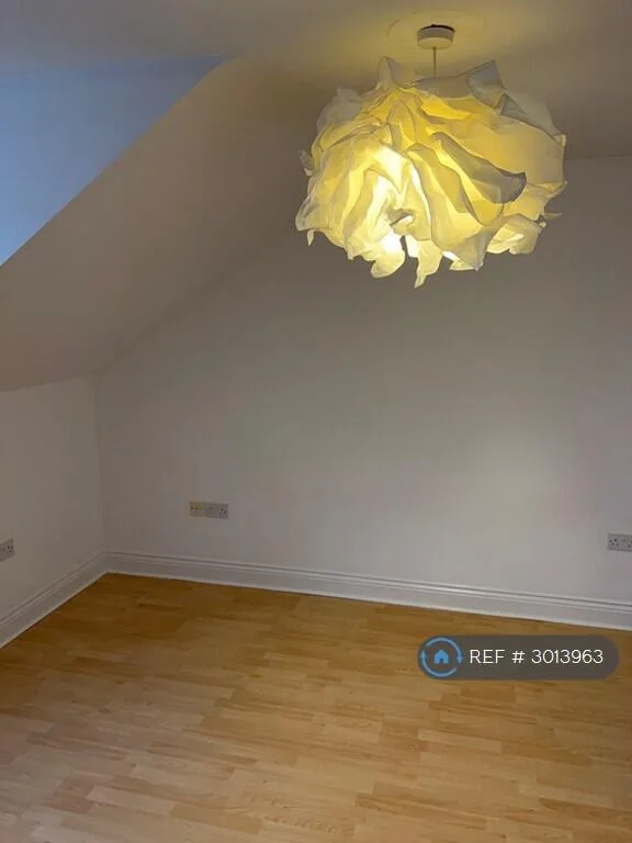 4 bedroom semi-detached house for rent