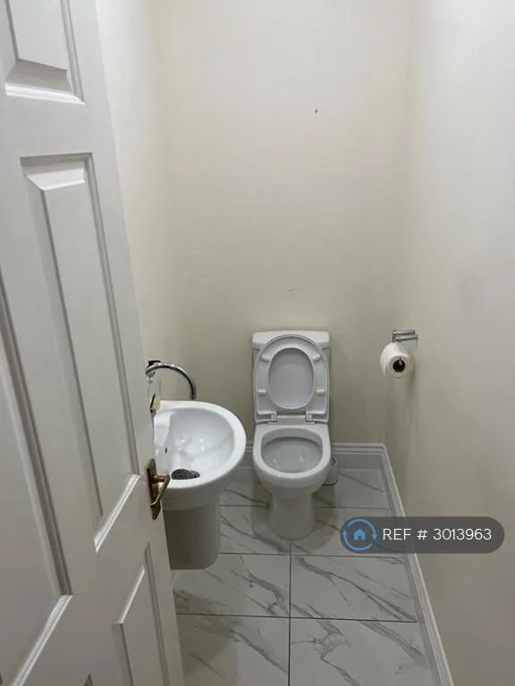 4 bedroom semi-detached house for rent