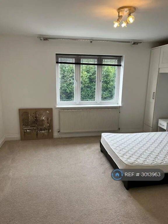 4 bedroom semi-detached house for rent