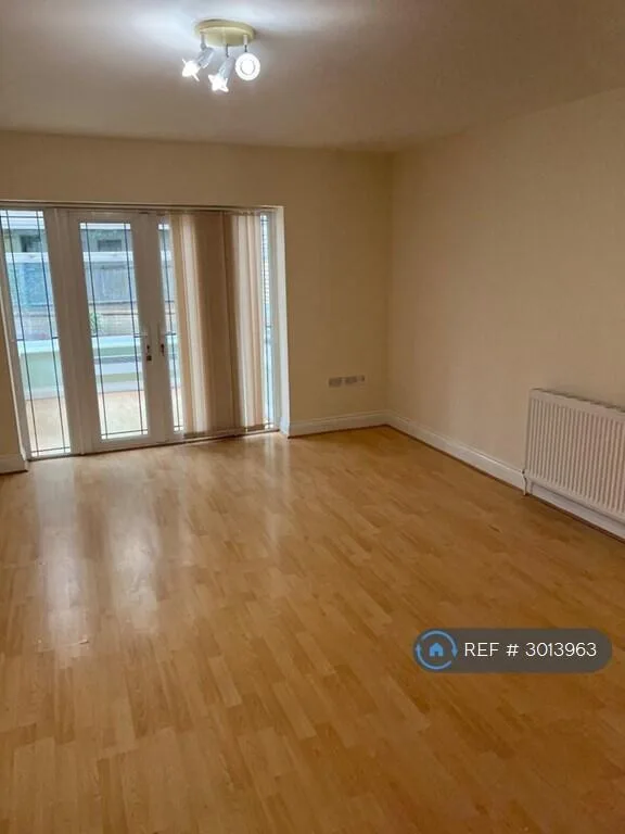 4 bedroom semi-detached house for rent