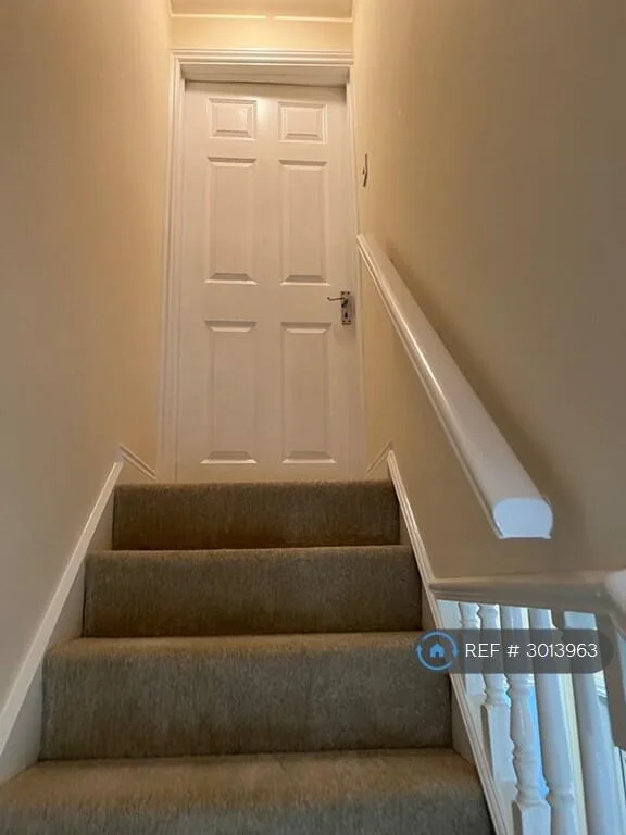 4 bedroom semi-detached house for rent