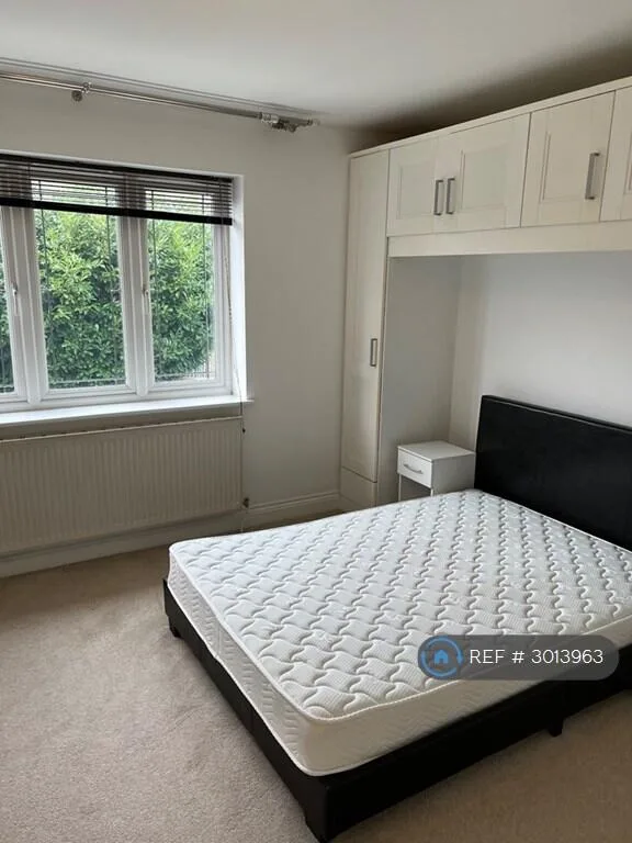 4 bedroom semi-detached house for rent