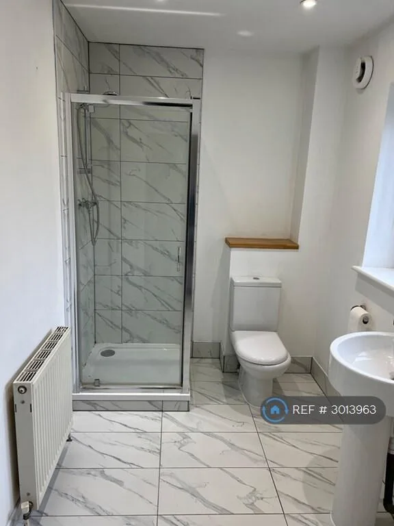 4 bedroom semi-detached house for rent