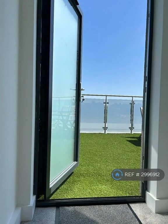 2 bedroom penthouse for rent
