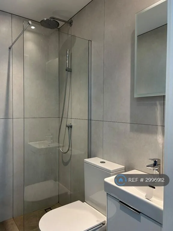 2 bedroom penthouse for rent