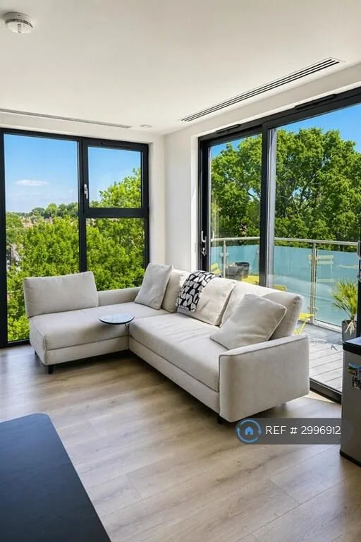 2 bedroom penthouse for rent