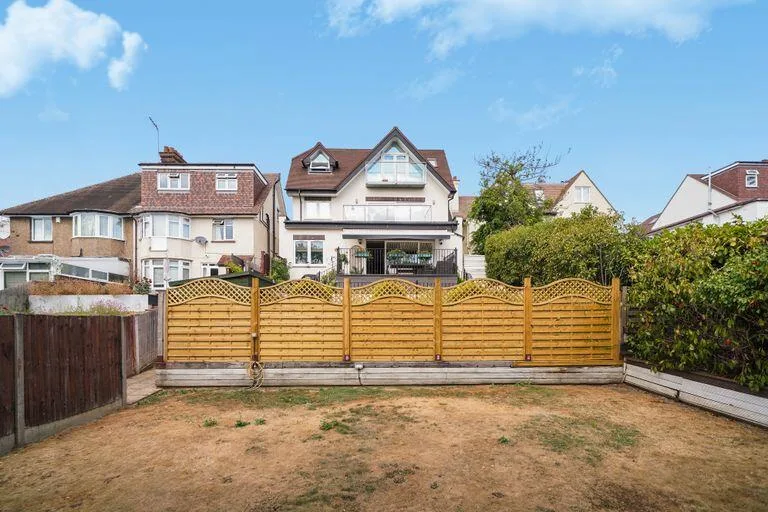 3 bedroom flat for rent
