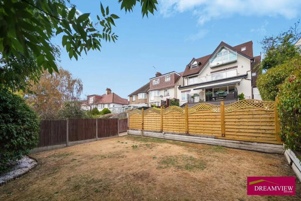 3 bedroom flat for rent