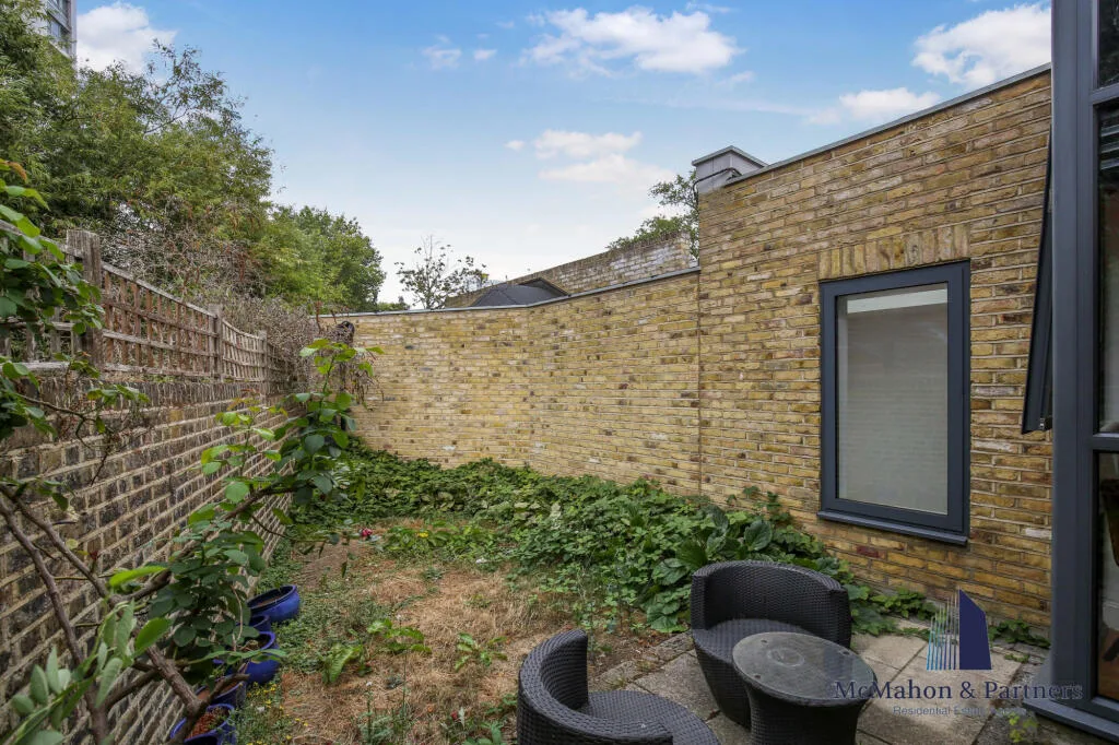3 bedroom mews property for rent