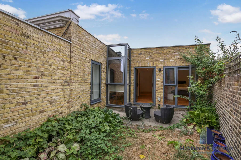 3 bedroom mews property for rent