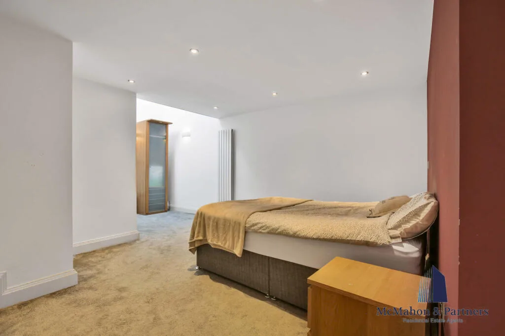 3 bedroom mews property for rent