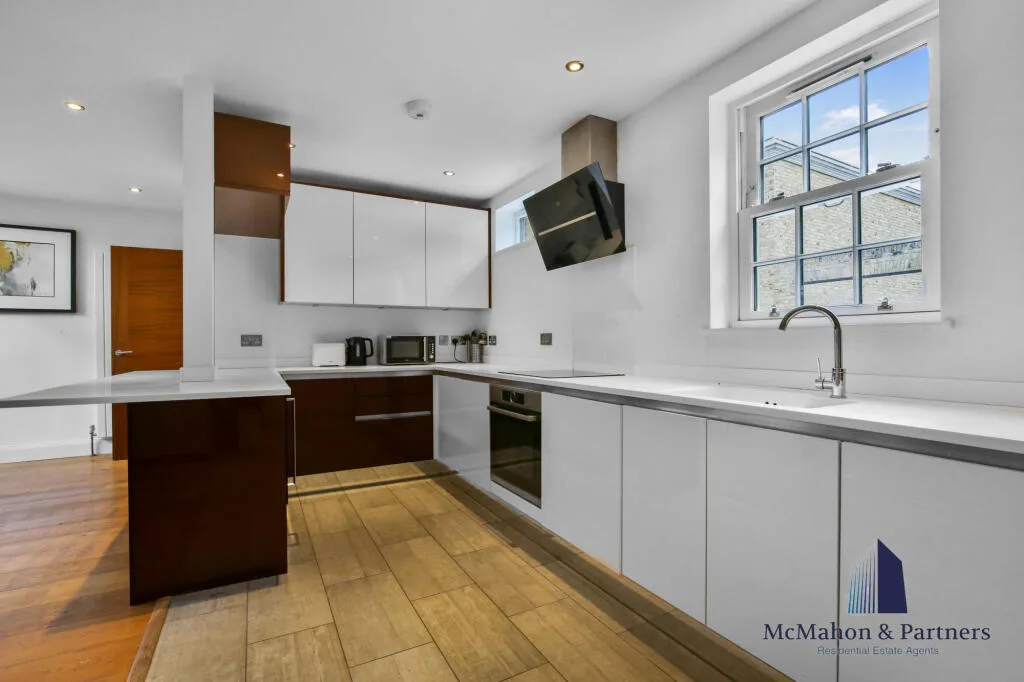 3 bedroom mews property for rent