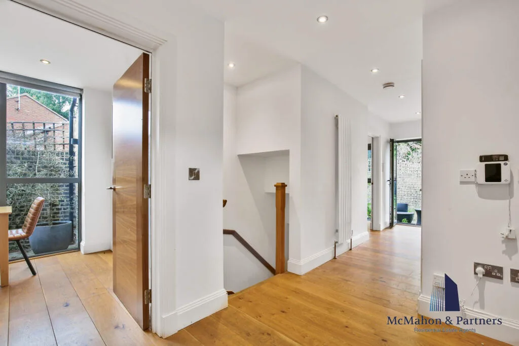 3 bedroom mews property for rent