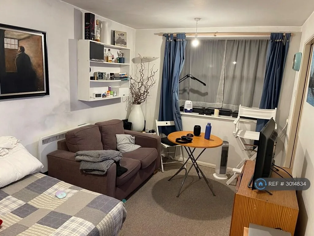 Studio flat for rent