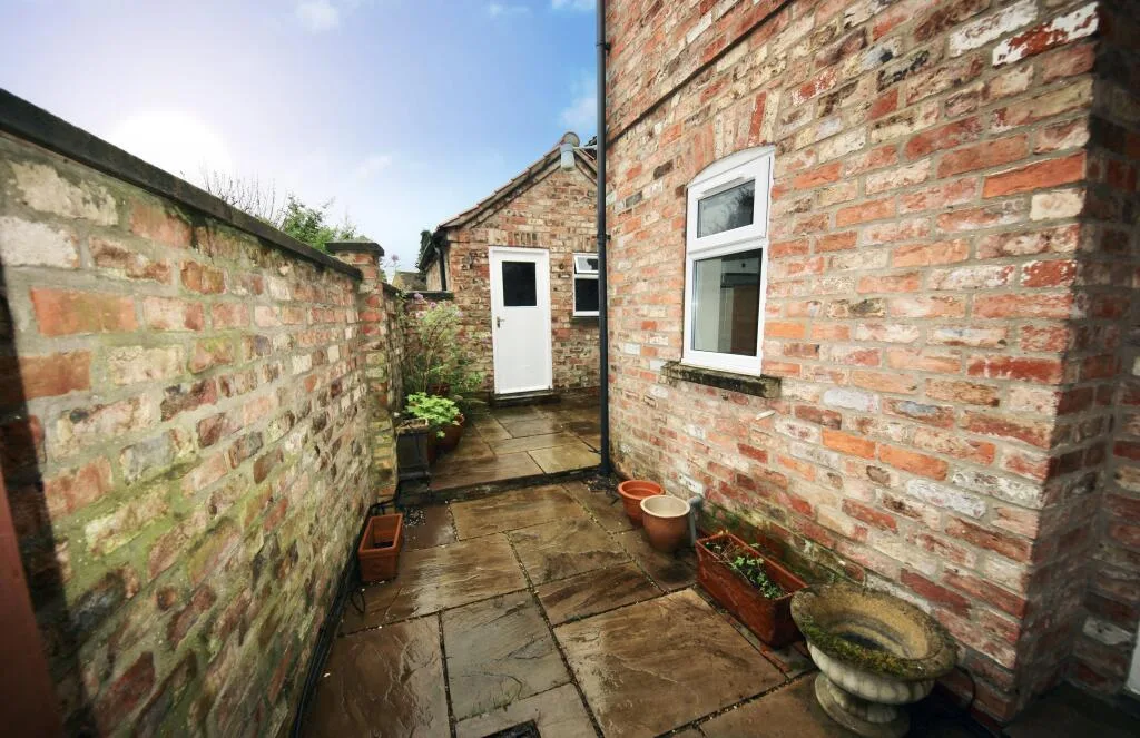 2 bedroom detached house for rent