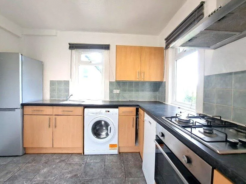 2 bedroom maisonette for rent