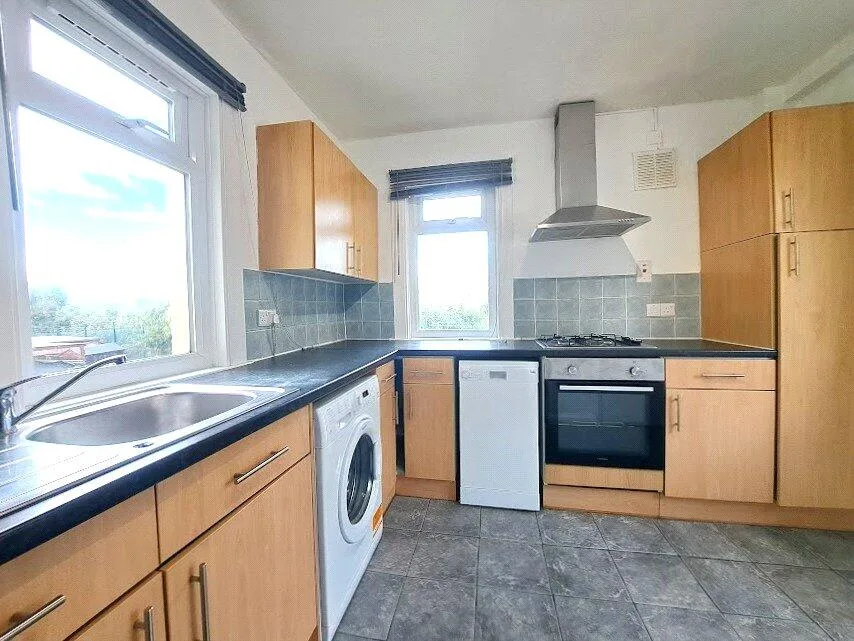 2 bedroom maisonette for rent