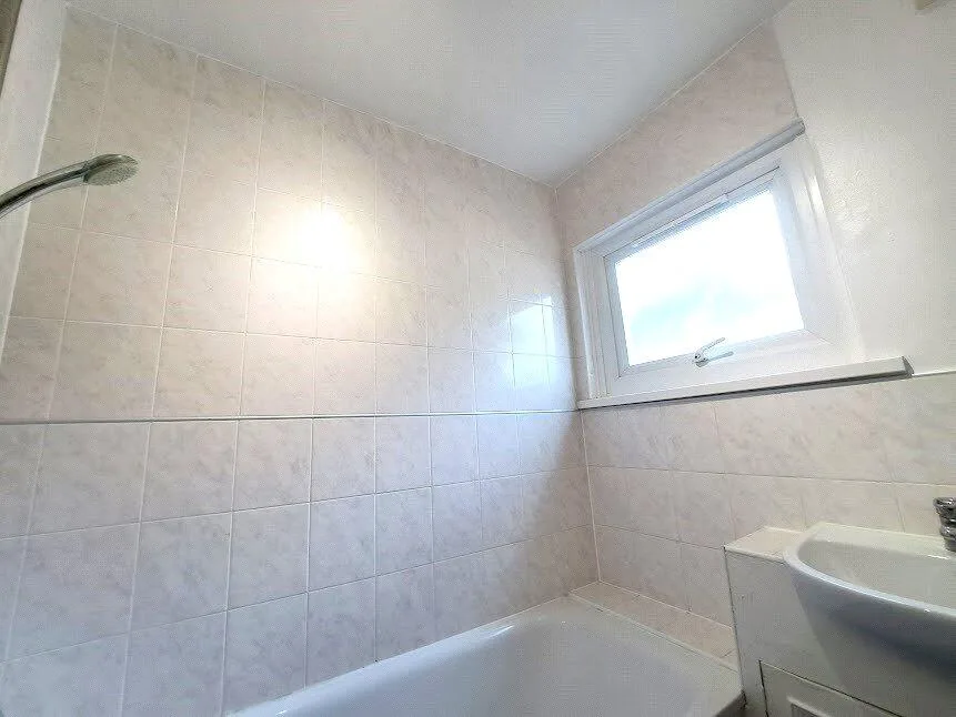 2 bedroom maisonette for rent