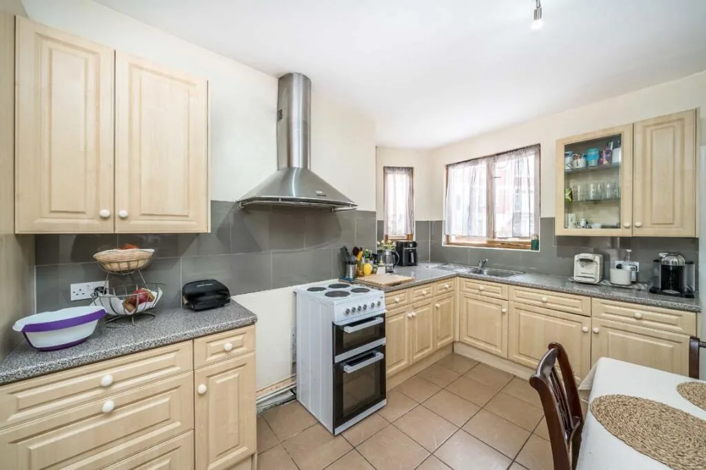 3 bedroom flat for rent