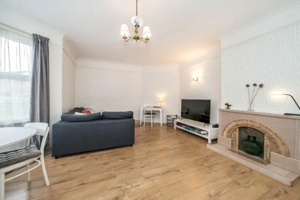 3 bedroom flat for rent