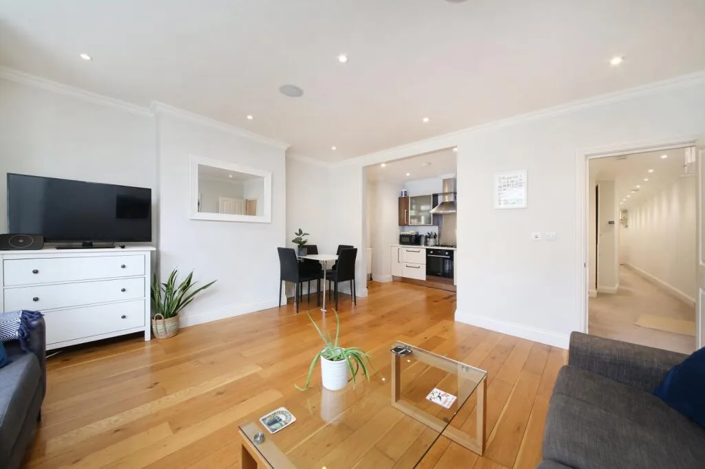 3 bedroom flat for rent