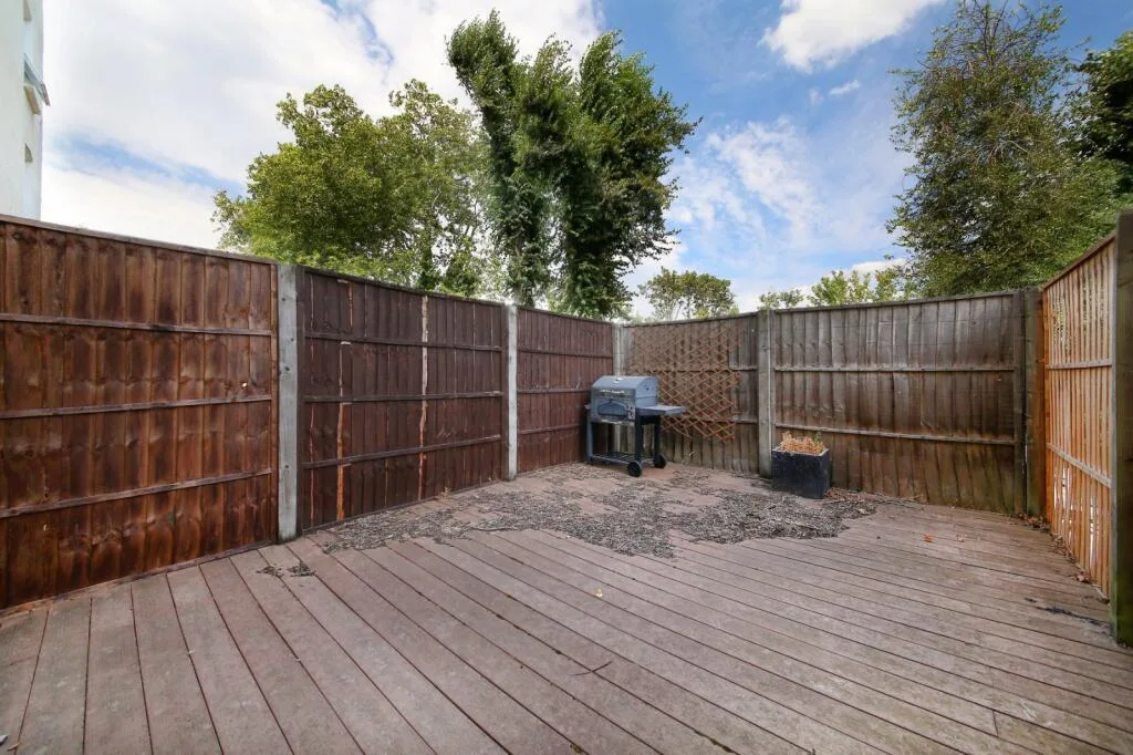 3 bedroom flat for rent