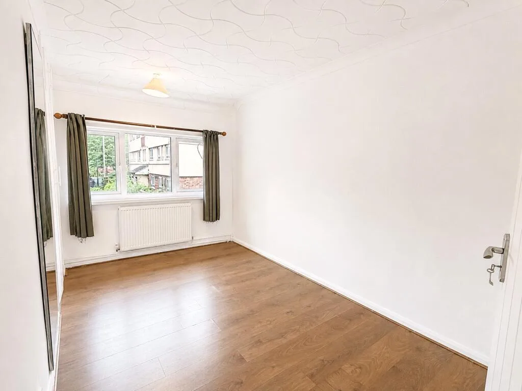 4 bedroom end of terrace house for rent