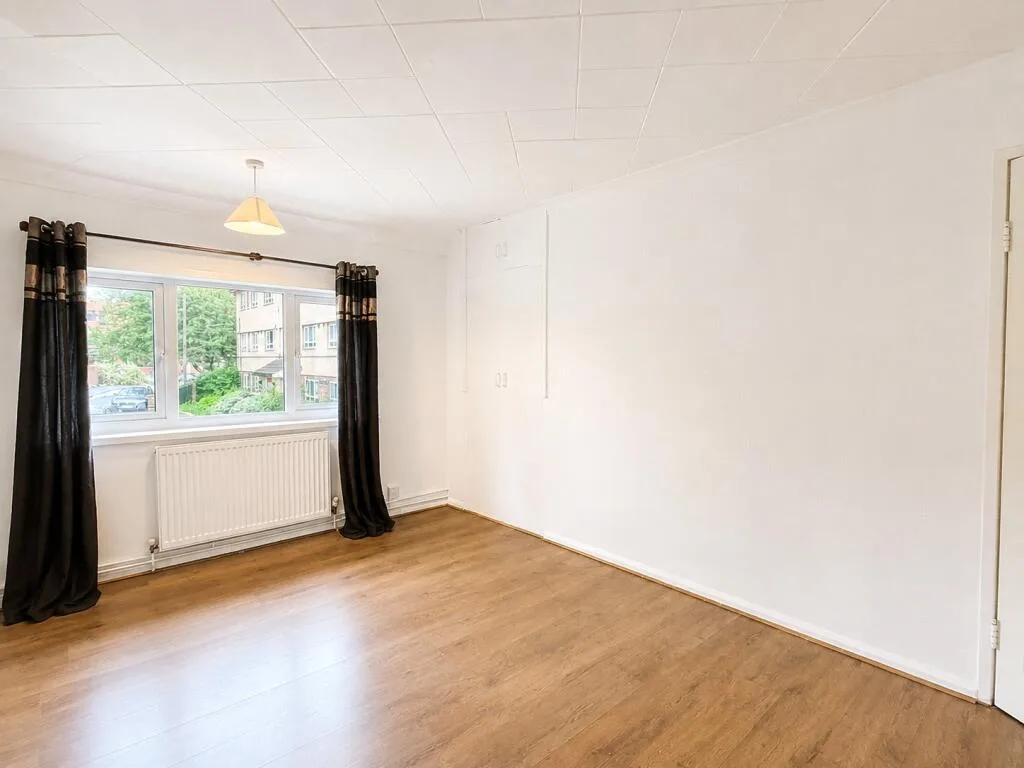 4 bedroom end of terrace house for rent