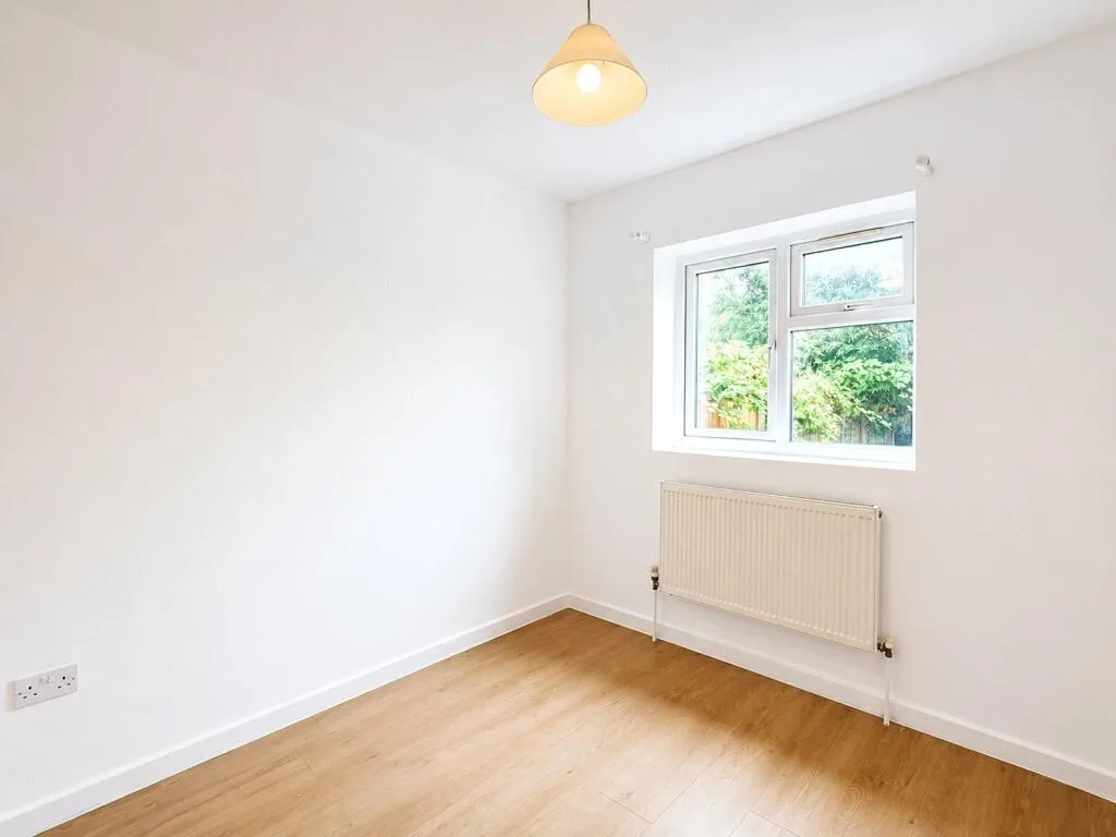 4 bedroom end of terrace house for rent