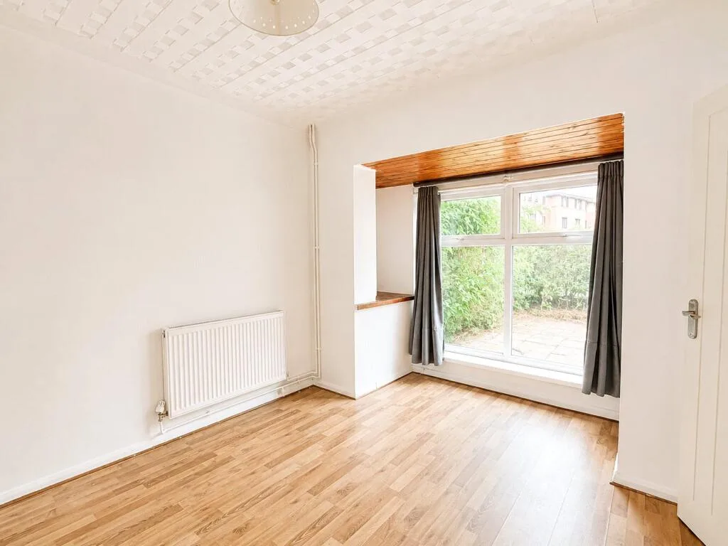 4 bedroom end of terrace house for rent