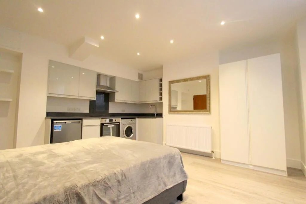 Studio flat for rent