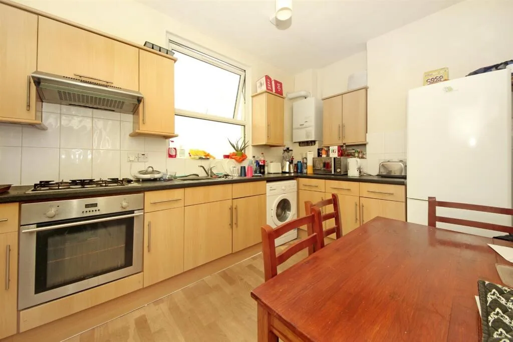 4 bedroom flat for rent