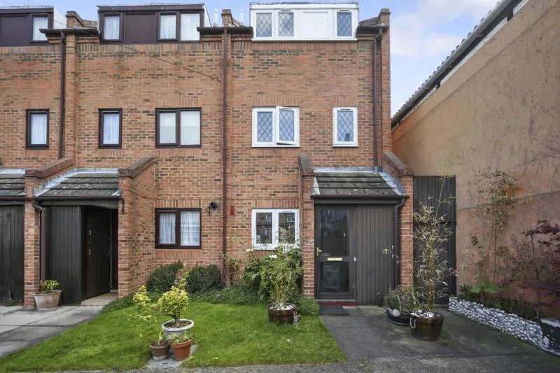 2 bedroom end of terrace house for rent