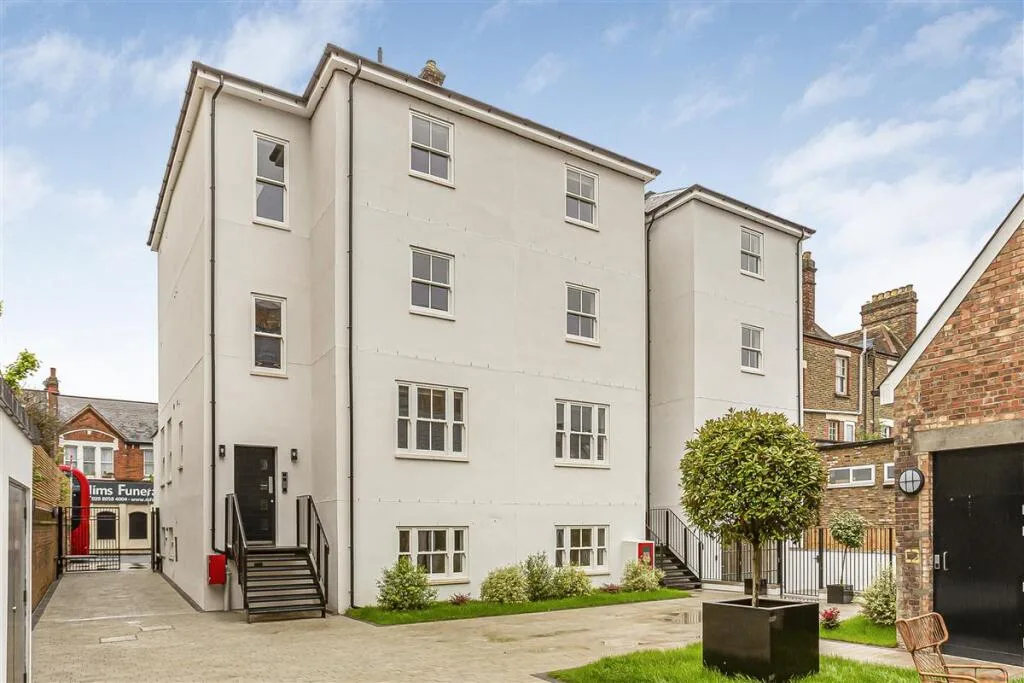 2 bedroom block of apartments for rent