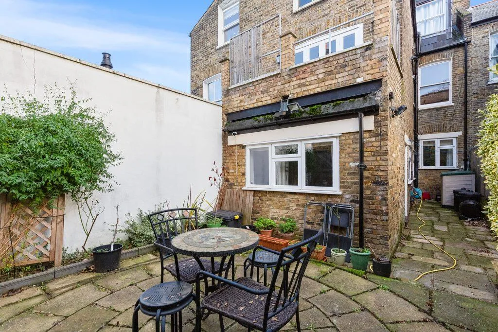 2 bedroom ground floor flat for rent