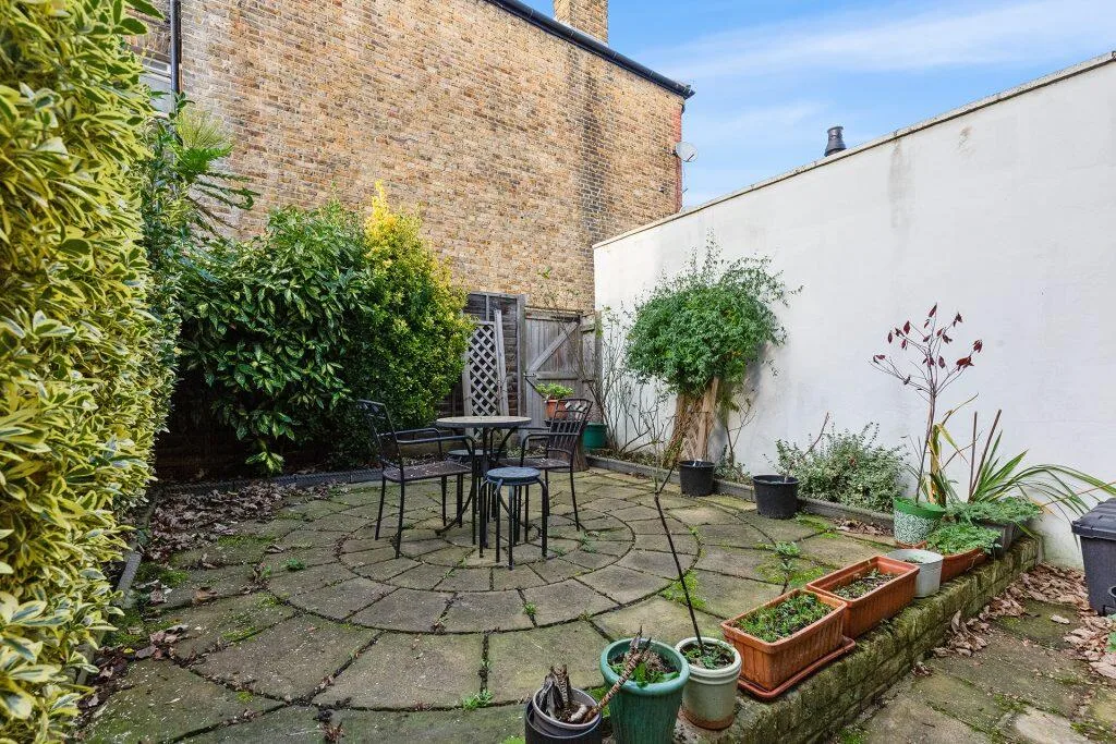 2 bedroom ground floor flat for rent