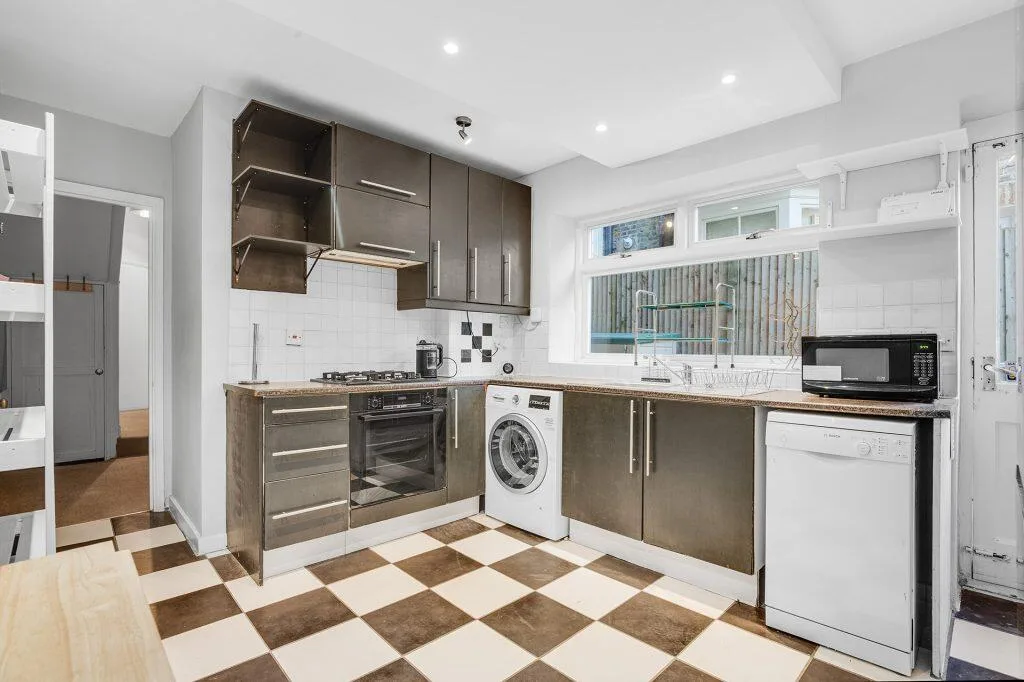 2 bedroom ground floor flat for rent