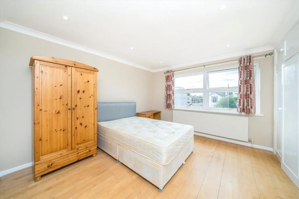 3 bedroom flat for rent