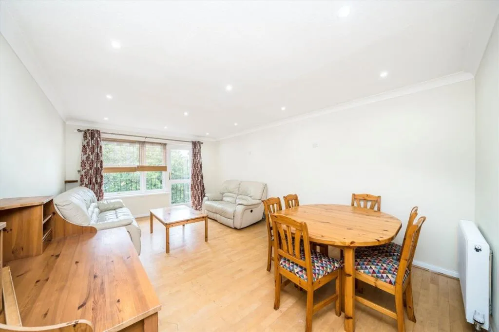 3 bedroom flat for rent