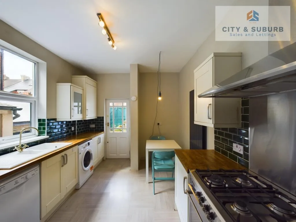 4 bedroom terraced house for rent