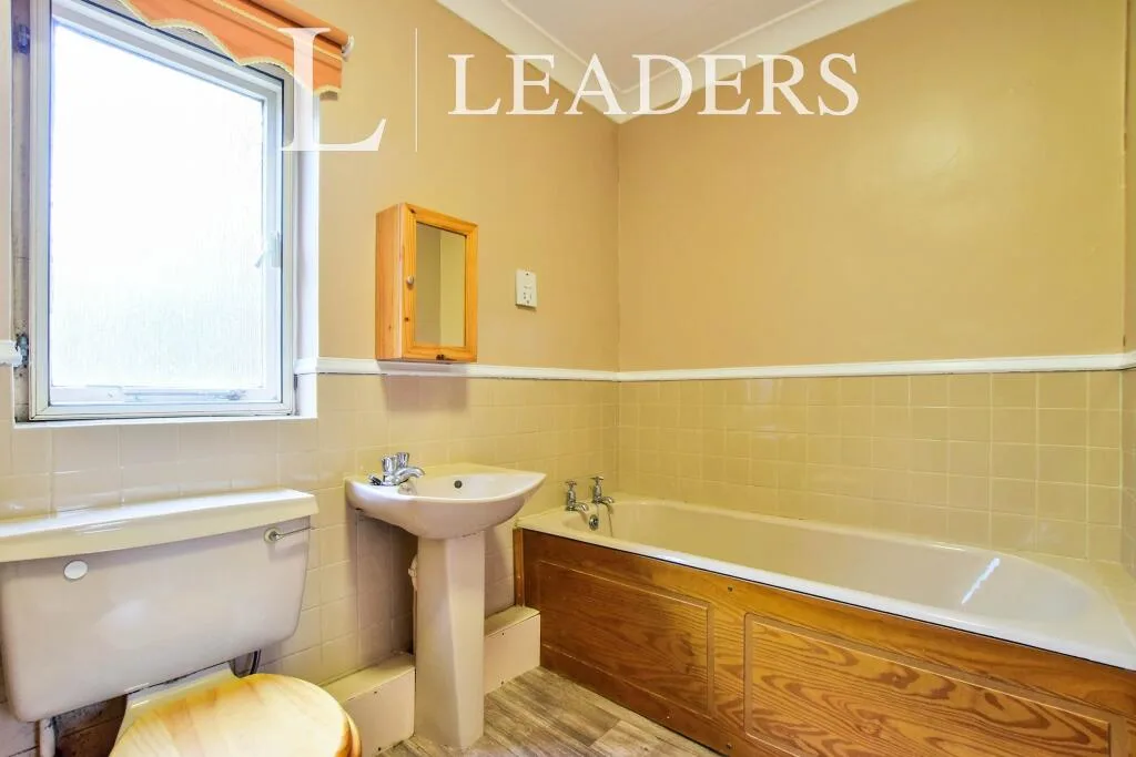 3 bedroom flat for rent