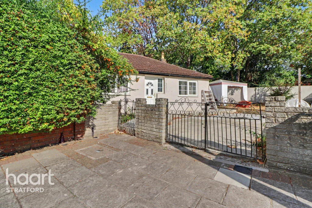 2 bedroom detached bungalow for rent