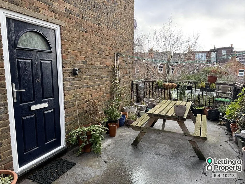 2 bedroom maisonette for rent