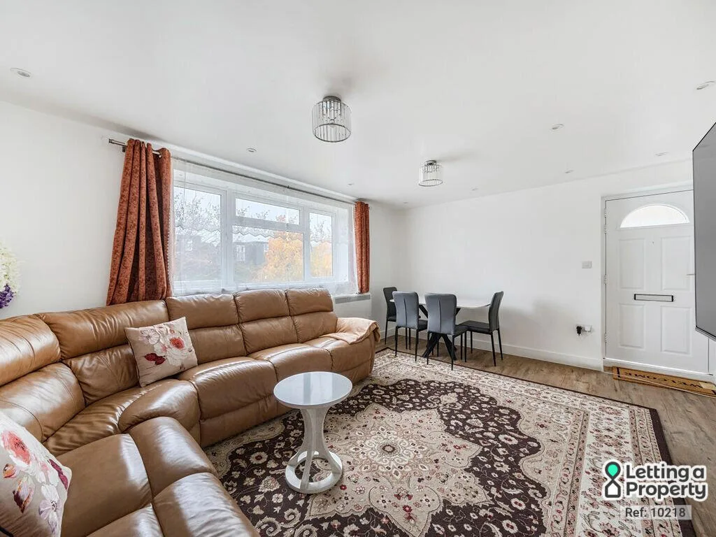 2 bedroom maisonette for rent