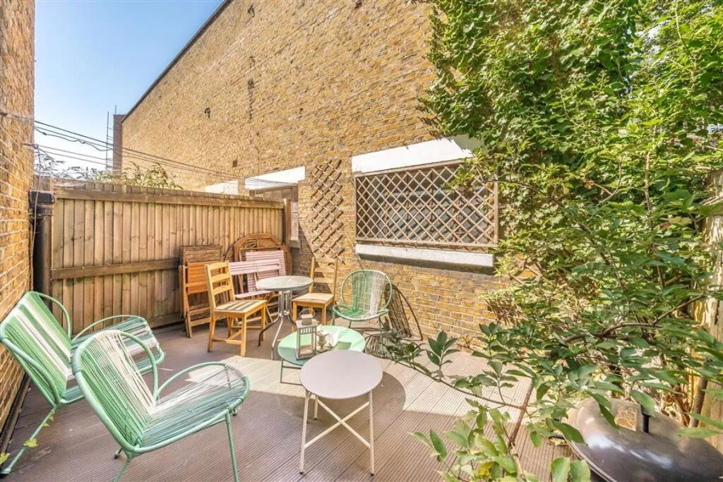 3 bedroom flat for rent