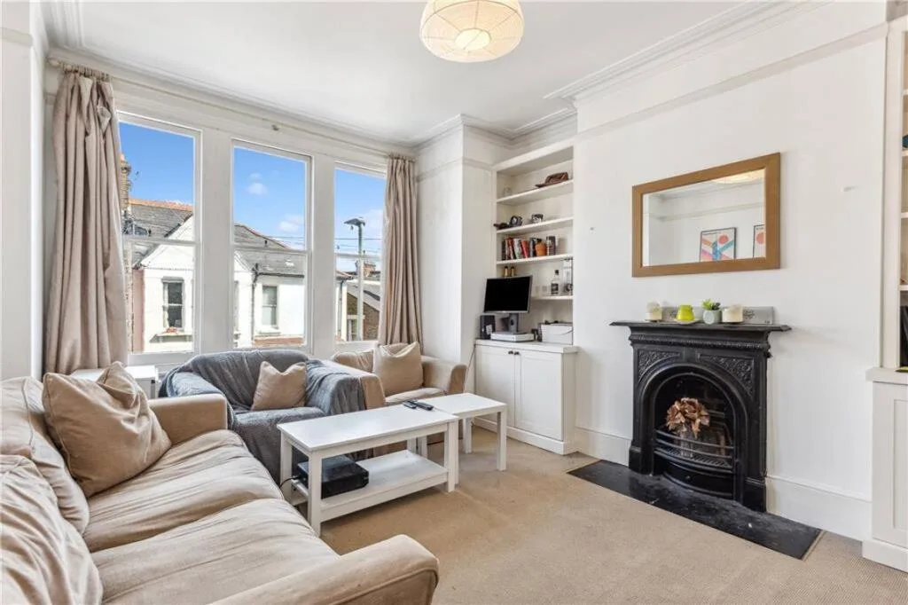 3 bedroom flat for rent