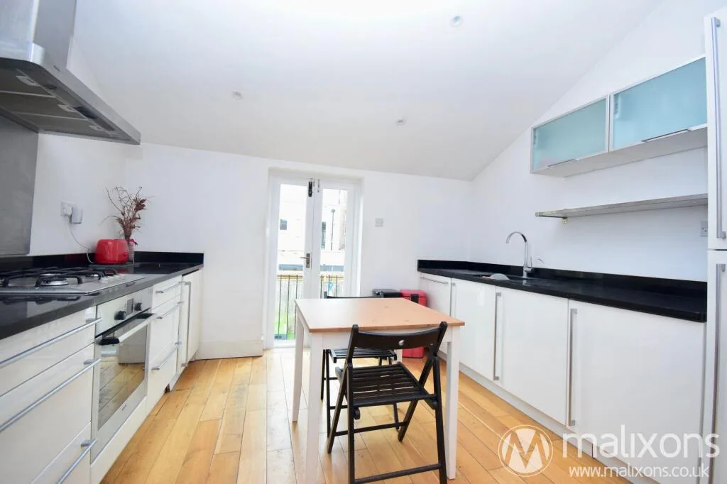3 bedroom flat for rent