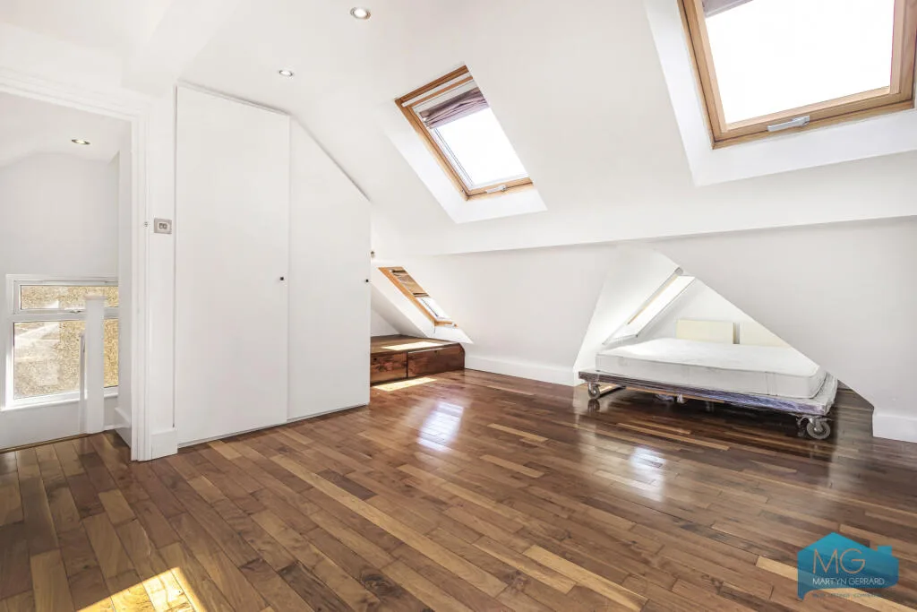2 bedroom maisonette for rent